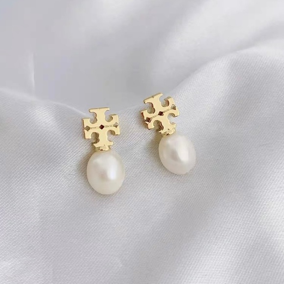 Tory Burch Small Baroque Pearl Logo Earrings - Picture 2 of 6
